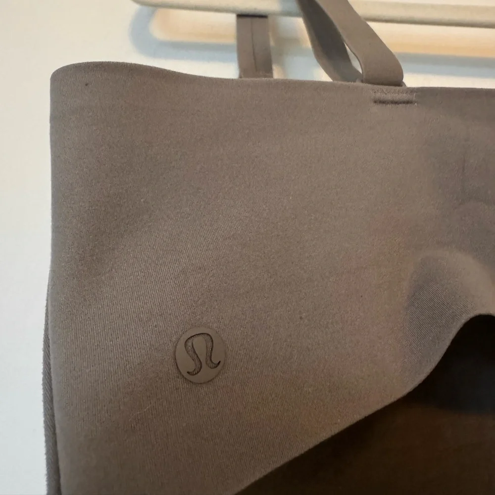Lululemon Wundermost Adjustable T-Shirt Bra Warm Ash Grey - Picture 7 of 7